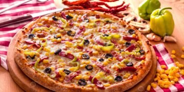 Evde Pizza Tarifi - Bol Malzemeli Evde Pizza Tarifi - Evde Pizza Nasıl Yapılır? Hamur işi