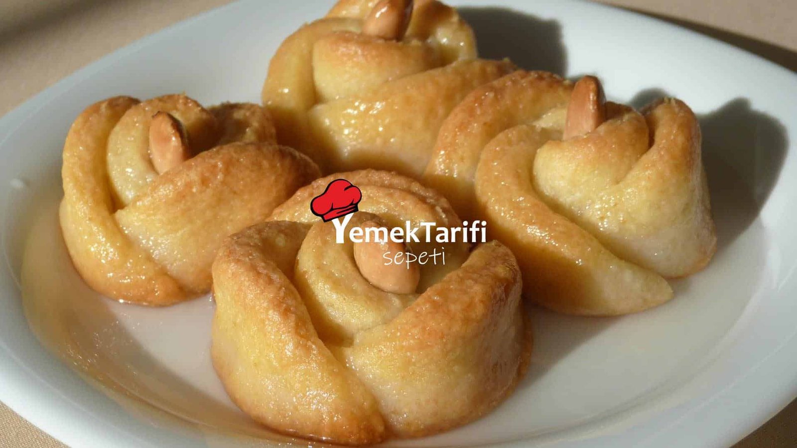 Gül Tatlısı Nasıl Yapılır? Tatlı Tarifleri, Kek Tarifleri Gül Tatlısı Nasıl Yapılır? Tatlı Tarifleri, Kek Tarifleri