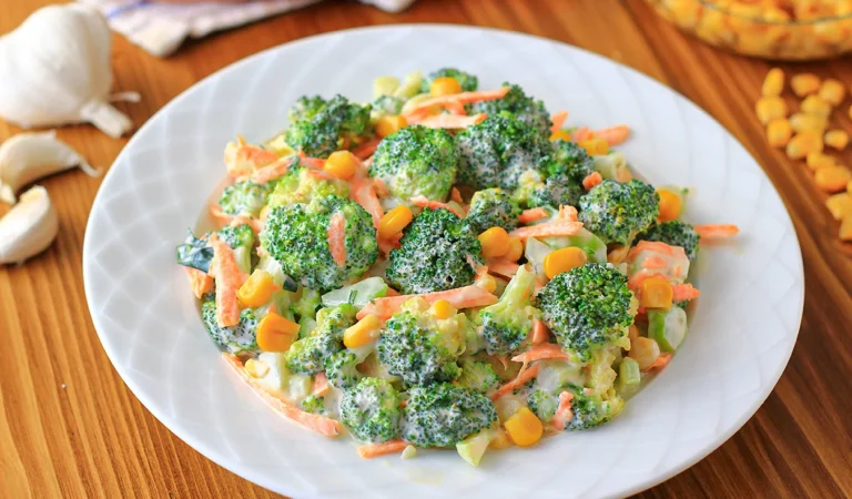 Yazın Güzel Lezzeti Brokoli Salatası Tarifi