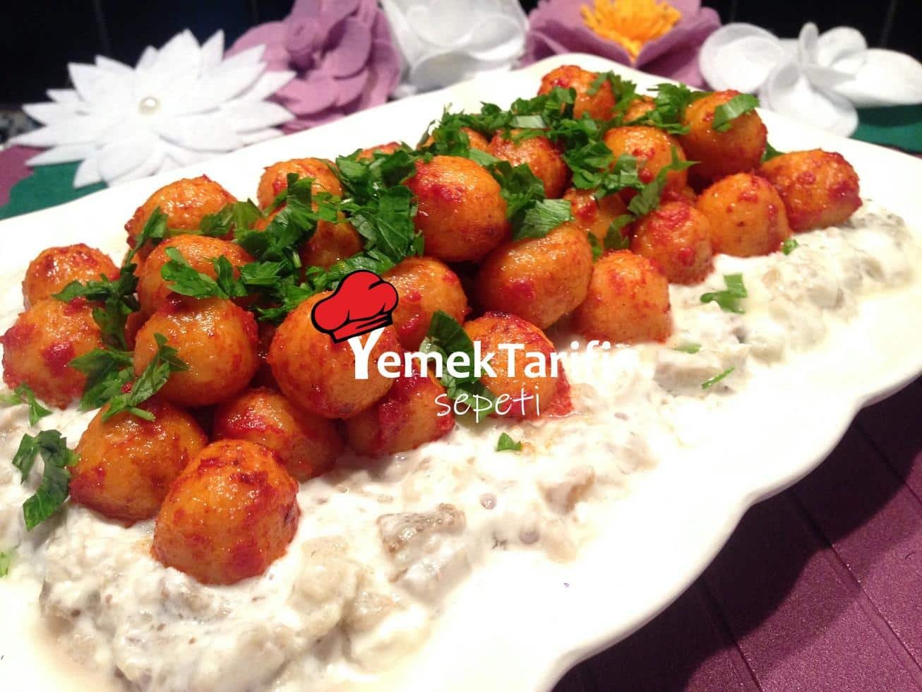 Enfes Yoğurtlu Patlıcan Üzeri Bulgur Köftesi Tarifi Bakliyat Yemekleri Enfes Yoğurtlu Patlıcan Üzeri Bulgur Köftesi Tarifi Bakliyat Yemekleri