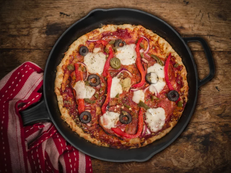 Tavada Pratik ve Lezzetli Pizza – Hamur Yoğurmadan Hızlı Tarif Hamur İşi Tarifleri, Aperatifler, Hızlı Yemekler, Kahvaltılık Tarifler, Pizza Tarifleri