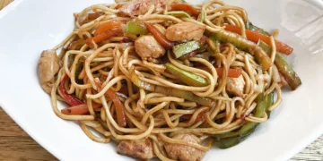 Şipşak Hazırlanan Tavuklu Noodle – Lezzet Dolu Pratik Tarif Et Yemekleri, Kebap Tarifleri