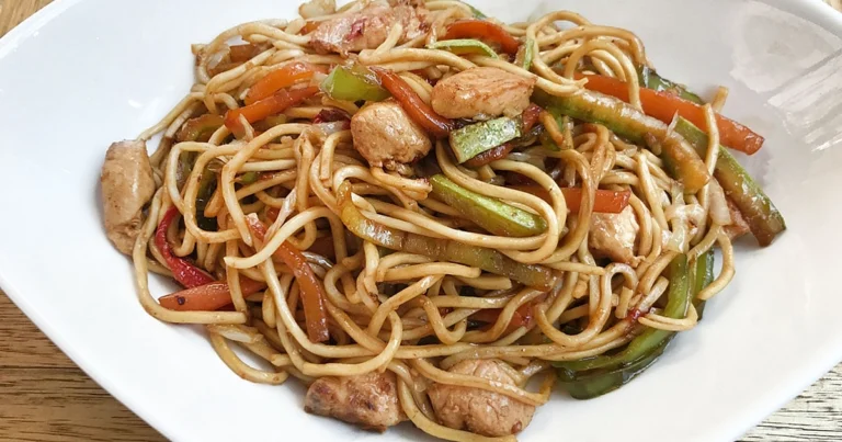 Şipşak Hazırlanan Tavuklu Noodle – Lezzet Dolu Pratik Tarif Hızlı Yemekler, Et Yemekleri, Tavuk Yemekleri Şipşak Hazırlanan Tavuklu Noodle – Lezzet Dolu Pratik Tarif Hızlı Yemekler, Et Yemekleri, Tavuk Yemekleri